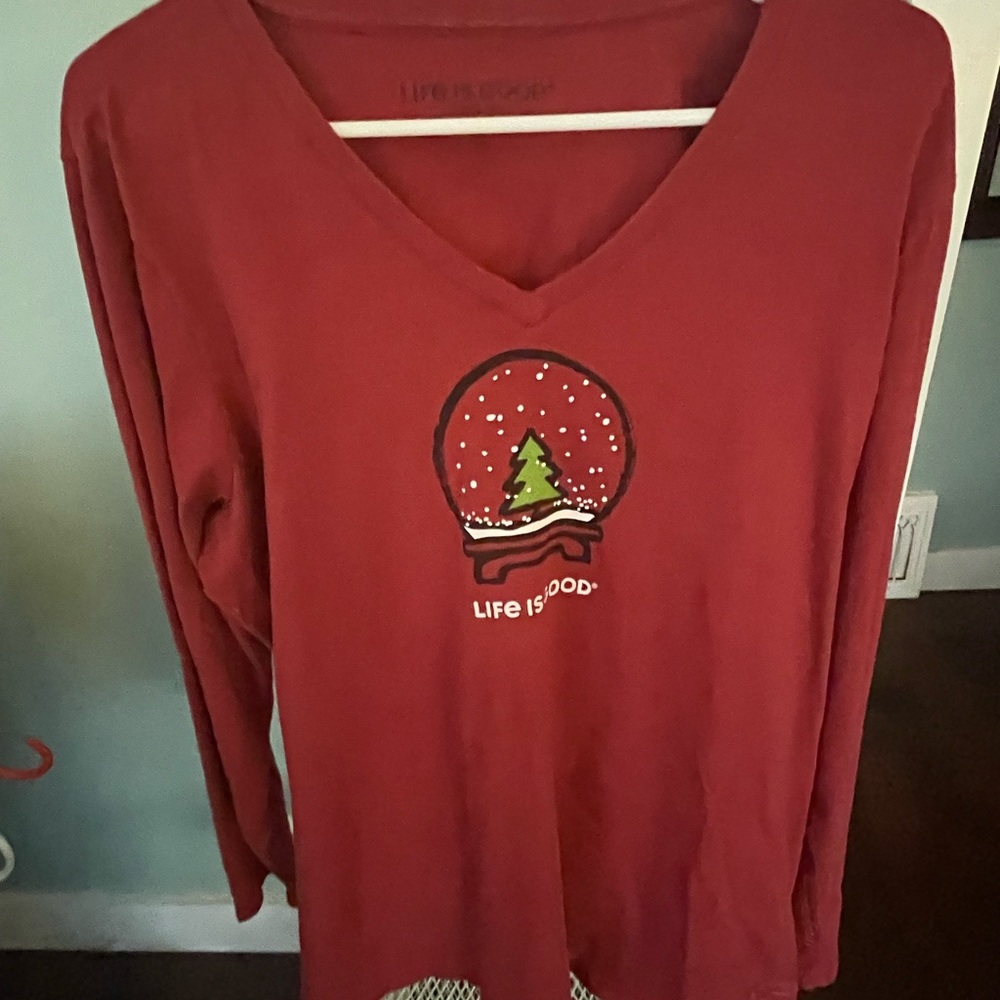 Women’s size xl Life is Good Crusher Christmas Tee